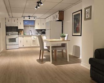 Cozy Full Basement in a nice area, separate entry - Markham - Kitchen