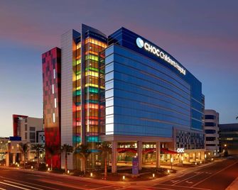 Pacific Paradise 10 Min from Disneyland With Pool & Gym - Tustin - Building