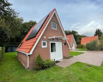 Holiday House in Friesland with Garden - Sint Nicolaasga - Building