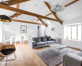 Owl Barn Great Brecon Beacons views A stylish modern barn conversion for 5. - Llandovery - Wohnzimmer
