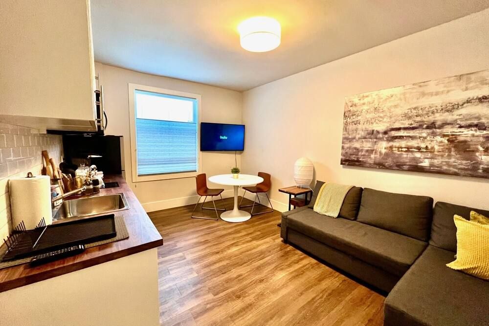 210-Trendy 1 Bedroom Apt in Downtown San Jose - San Jose - Living room