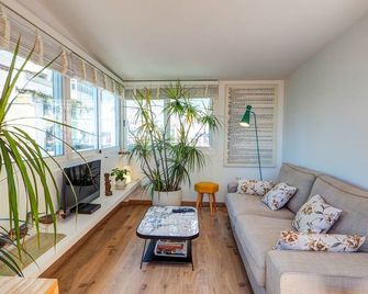 Secret Garden Apartment by Hello Homes Sitges - Sitges - Living room