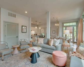 Stylish Charmer Around The Corner From Belmont U! - Nashville - Wohnzimmer