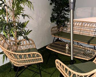 Azur Hotel - סן דני - פטיו