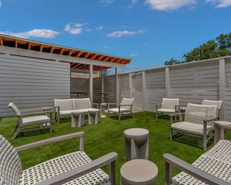 Hotel Biloxi - Biloxi - Patio