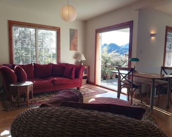 Joya Garden & Villa Studios - Nelson - Living room
