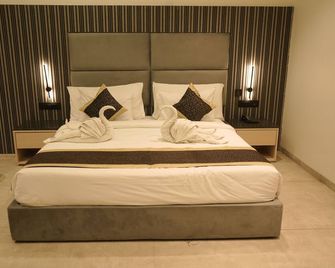Crown Park Luxury Hotel - Bhīlwāra - Habitación