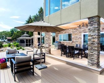 Private Beach - Blenheim - Patio