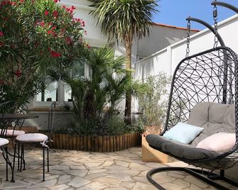 Cit`Hotel Atlantis - Royan - Terasa