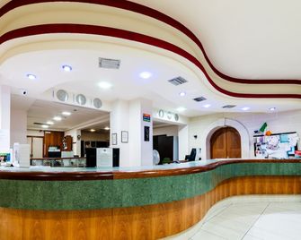 Topaz Hotel - Saint Paul’s Bay - Receptionist