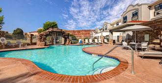 Holiday Inn Express & Suites Moab - Moab - Alberca