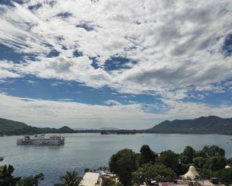 Hotel Lake Star Bistro - Udaipur - Balcony