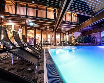 Mauritius Hotel & Therme - קלן - בריכה