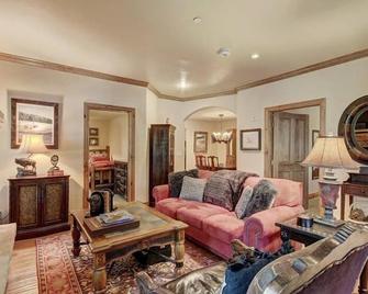 Cozy & Central Arrowhead Ge Townhome 2 Bedroom Condo by RedAwning - Edwards - Sala de estar