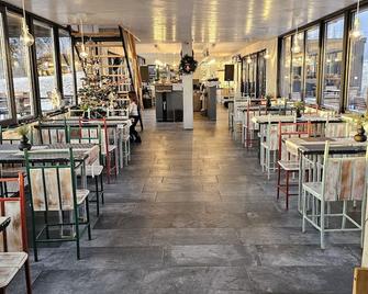 Ursa Mica Glamping Resort - Șirnea - Restaurant