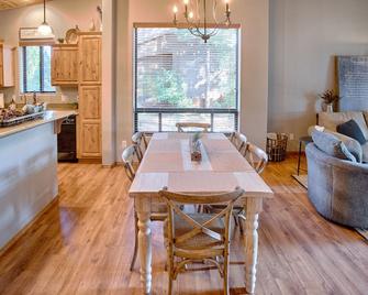 Relax And Unwind In The White Mountains! - Show Low - Dining room