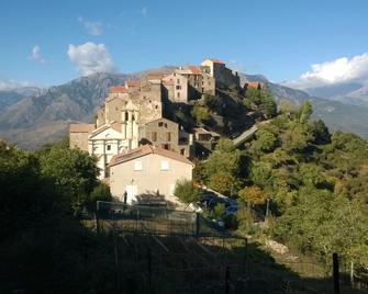 rent apartment in village house - Corte