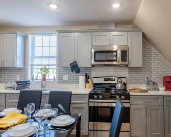 233-3 New! Boston Family Escape -Space & Serenity - Boston - Kitchen