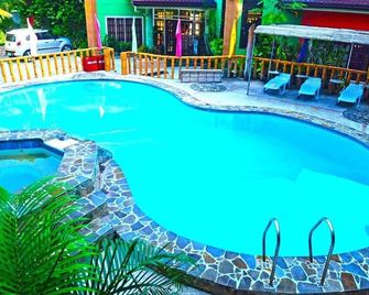 Stefanie Grace Inn - Loboc - Pool