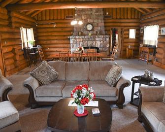 Rustic Log Cabin on Chicaugon Lake - Crystal Falls - Living room