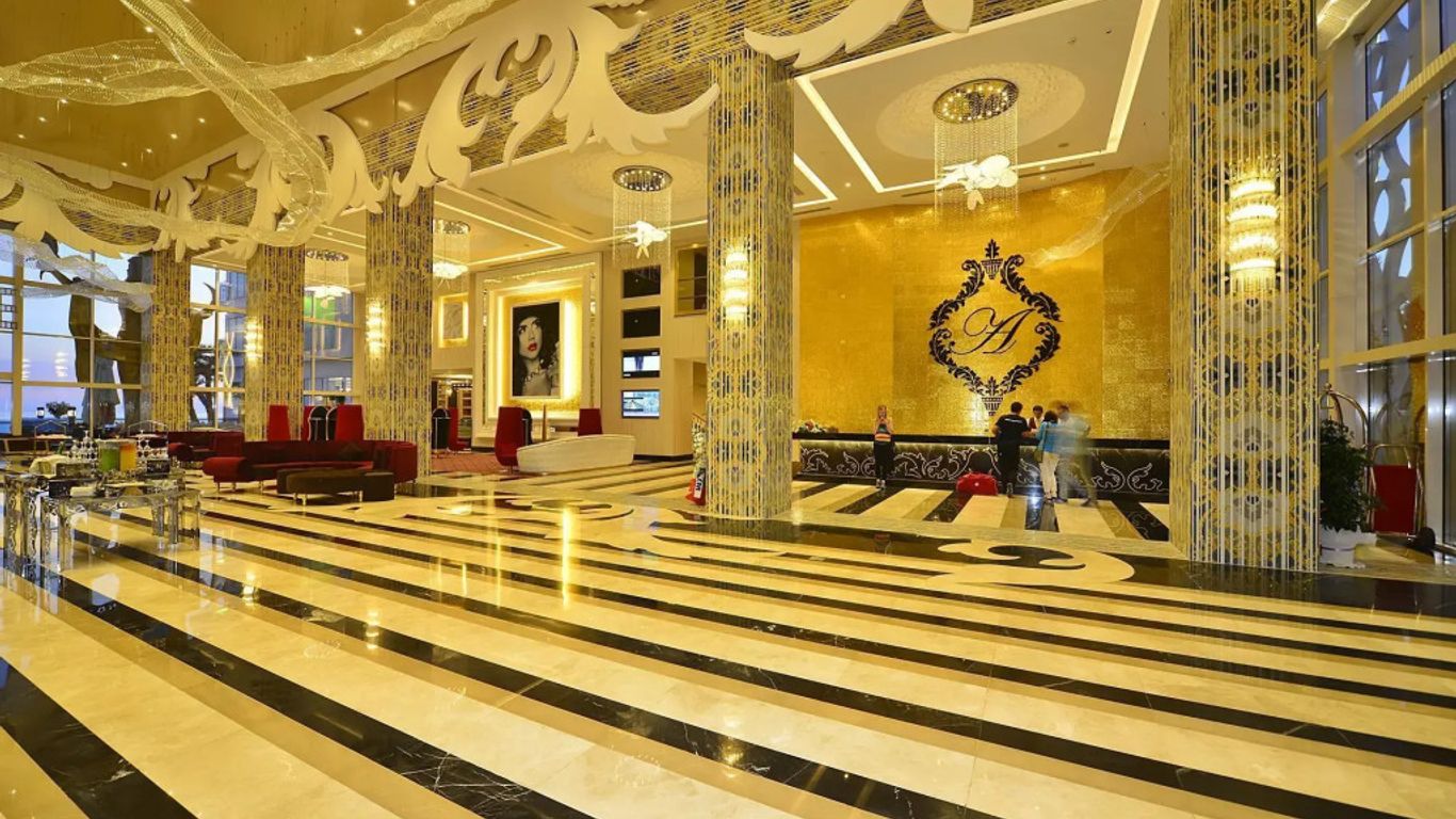 Azura Deluxe Resort & Spa