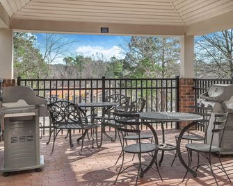 Candlewood Suites Raleigh Crabtree By IHG - Raleigh - Balcony