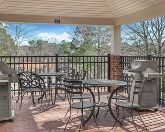 كاندلوود سويتس رالي كرابتري بي آيتش جي - راليغ - شرفة