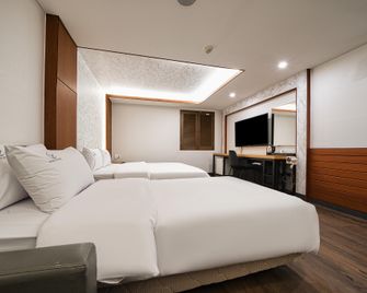 Hwaseong World Tourist Hotel - Hwaseong - Habitación