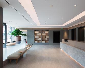 JI Hotel Dalian Xi'an Road Branch - Dalian - Front desk