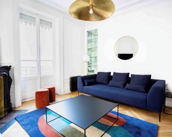 Charming apartment- 3BR-5P- Quai du Rhone - Lyon - Phòng khách