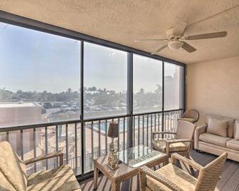 Burnt Store Marina Condo Boat, Swim, Golf! - Punta Gorda - Living room