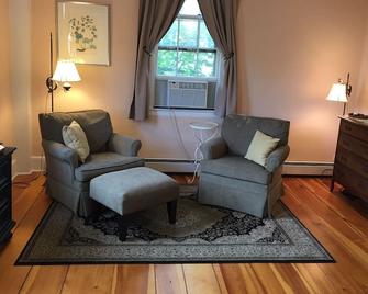 Hilltop Hideaway - Downtown Belfast - Belfast - Living room