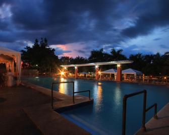 Zaycoland Resort And Hotel - Kabankalan - Piscina