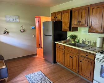 Private Studio Wi-Fi & Streaming - Pittsburgh - Kitchen