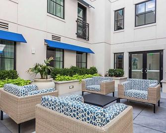 Charleston 2 BR presidential with balcony overlooking King St prime location - Charleston - Patio