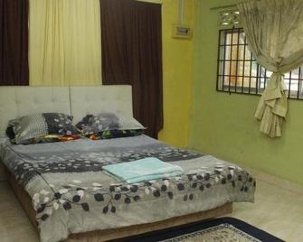 Berkat Guestroom - Pasir Puteh - Habitación