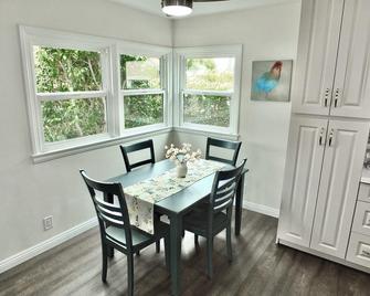 Greenbelt Guesthouse - Unlimited Peace & Privacy Golf Bowling Green & More - Long Beach - Spisestue