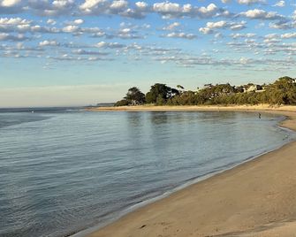 Separate & Self contained apartment in beautiful tropical garden close to beach. - Inverloch - Beach