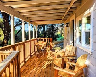 # 9. The Zen Den - Modern Cabin W/ Large Porch in Woods - Warner Springs - Balcón