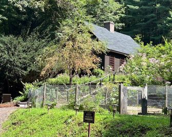 Old Deerfield Treasure - Deerfield - Vista del exterior