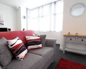 Blackpool Tower Apartments by Blackpool Service Aparttments - Blackpool - Living room