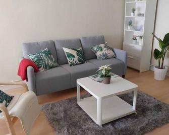 Nice and cozy apartment 7 km. from La Concha beach with independent entrance - ارنتريا - غرفة معيشة