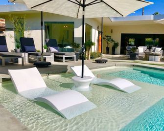 Warm Sands Mid-Century Oasis - Palm Springs - Pool