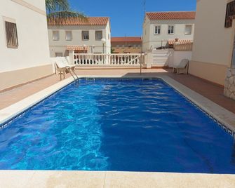 Magnificent Chalet, 5 Nimutos from The Beach, With Pool, Terrace And Wifi. - Miami Platja - Piscine