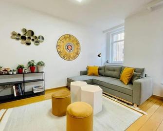 Cosy 2 bedrooms in Center-9B - Luxembourg - Living room