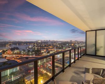 Luxury Escape At 72 Park - Miami Beach - Balcony