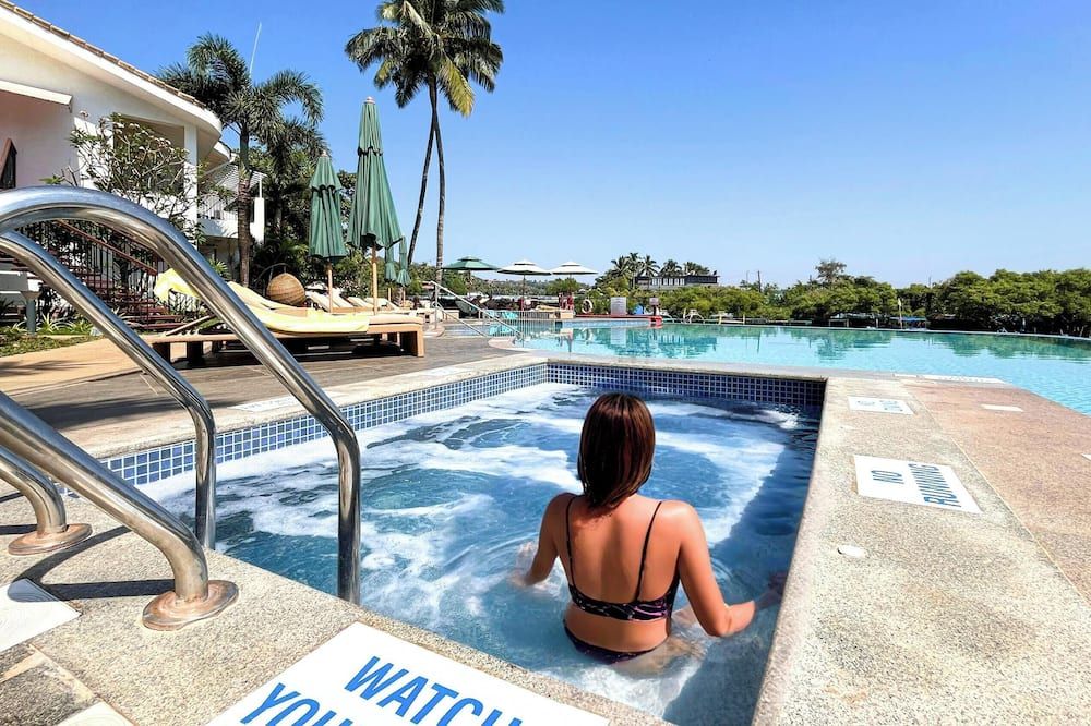 Acron Waterfront Resort - Baga