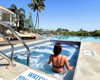 Acron Waterfront Resort - Baga