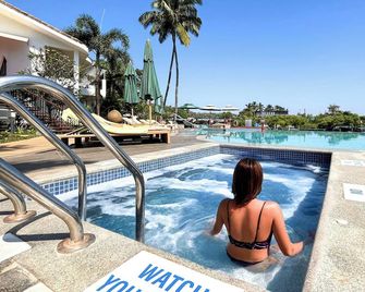 Acron Waterfront Resort - Baga