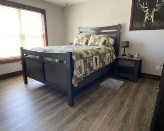 Large Multifamily Beach Front Lake Home Near Wi Dells - New Lisbon - Habitación